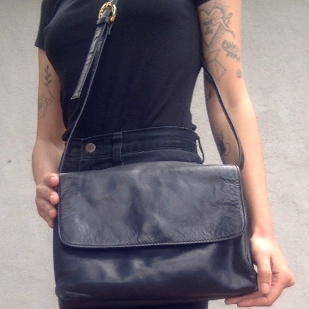 Vintage 90's Authentic Leather Purse - Picture 5 of 8